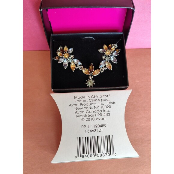 Avon Sparkling Floral Necklace Statement Jewelry Silver Tone Crystal Boxed Gift - Picture 3 of 16